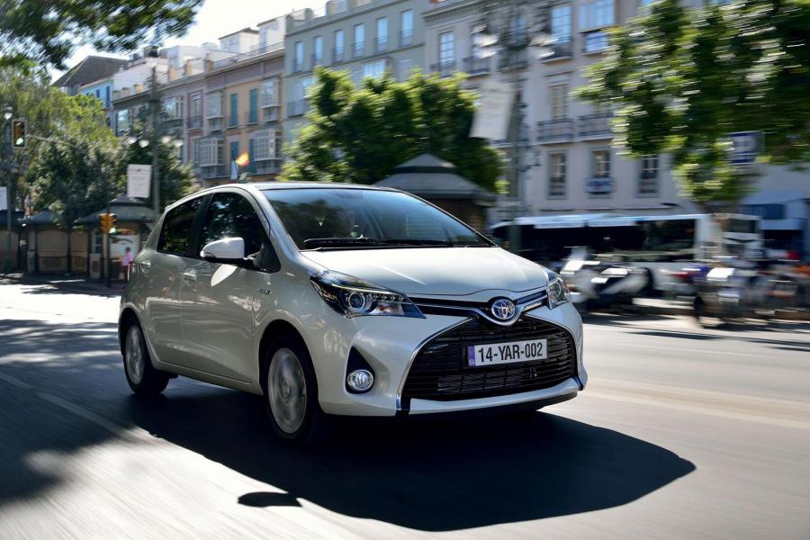  Toyota Yaris Hybrid 2014 года  (фото 18 из 29)